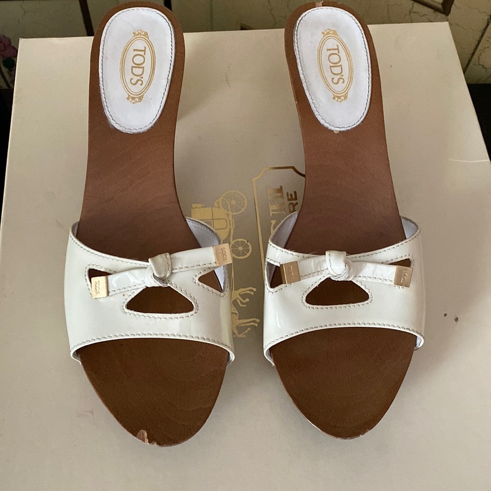 Wood and patent leather slides
